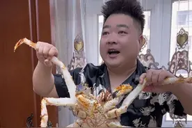 胖哥做的帝王蟹三吃，每一种做法都很好吃，尤其是帝王蟹黄蒸蛋。#媳妇美胃 #夫妻日常 #帝王蟹视频封面
