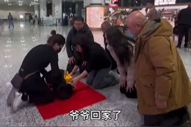 江苏徐州诸爷爷终于魂归故里，叶落归根，这一走76年，一封封家书，对他妻子的爱对儿子孙女的牵挂，今天终于实现回家的愿望。#原创#江苏#徐州#南京视频封面