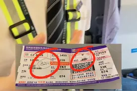 7月16日（采访），河南郑州，12日男子乘机临飞前被强制调换座位，当事人：南航首先解释更换了飞机机型，后称电脑故障出了相同座位票，理由太敷衍#中国南航 #强制换座 #民生百态 视频封面