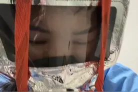 夏天接巨人观味太大了，带上这好多了，面对这种四肢增粗，面部变形，舌头外凸，身体像气球一样大的巨人观实属受不了难受，有的手和足的皮直接像手套一样褪下，千万别好奇什么巨人观，看了几天睡不着。#入殓师