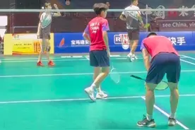 太白之巅🏸 神木羽悦vs杭州电魂#南京萝卜直播片段 #萝卜刀羽毛球拍视频封面