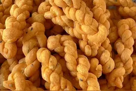 过年必备小吃香酥小麻花，食材家常配方详细，又酥又脆又香太好吃了#香酥小麻花 #餐桌上的24k年味 #过年这一口遥遥领先