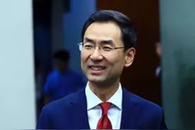 爱与记者唠嗑的爽哥#耿爽 #外交官天团视频封面