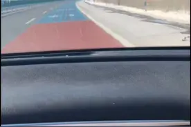 网友自驾遇到神奇的“音乐公路”，轮胎压过设计的凹槽产生振动频率，不仅有趣还有提示作用和文化经济效益。#今日国土科普视频封面