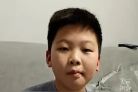 #第一次见把麻雀当成宠物的！ 男孩说，他养了这只麻雀2年。视频封面