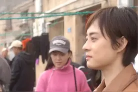 #孙俪 是被小捧友撩到害羞的俪boss吗#一线青报 #超有爱 #幕后花絮视频封面