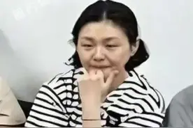 #内容启发搜索 大S生前带娃照片曝光，面容憔悴很苍老，已无当初美容女王的风采#大s #大s生前照片 #大s生前带娃照片 #大s具俊晔视频封面