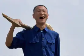 年年收菜籽，年年一个样，肩头的重量，是土地的深情#我的乡村生活 #敬自己敬余生 #五一劳动节 #光芒闪耀的你 #油菜籽