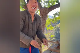 80年大叔，人到中年不得已，保温杯里泡枸杞 #弘扬戏曲文化 #谁说戏曲不抖音 #新农人2023计划 #全网最朴实视频封面