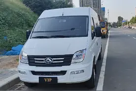 拿下一台23年上牌一个月的大通V80，国六的5.5米车长