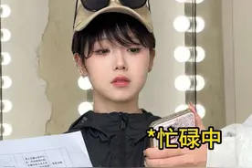 当你工作时偶遇本命爱豆💕不愧是我担！#追星人的爱无解 #追星女孩 #梦女文学 #睡前幻想