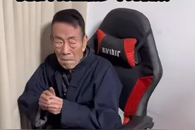 侯耀华曾私下，直播公开规劝杨议多次，不要再消费老爷子了 #侯耀华 侯耀华曾公开规劝杨议，老爷子那么大年纪了，你也这岁数了，说句心里话，不能再消费你爸，少华老师这岁数，不能再用他来做这个事（指直播带货，各种商业活动）#杨少华 #杨议 #百善孝为先 #孝子 