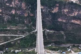 一分钟带你看全国青花椒主产地凉山金阳新城区#金阳青花椒 #金阳 #旅行推荐官视频封面