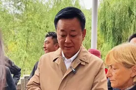 央视主持人朱军回到家乡用兰州方言“好”字，展示兰州话的有趣特点#@兰州话攒劲#兰州很美将来会更美#漫步黄河边邂逅兰州美视频封面