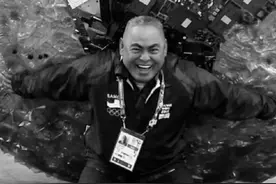 #萨摩亚一拳击教练在巴黎奥运村不幸离世，死因为心脏骤停视频封面