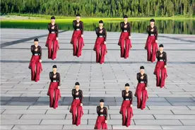 12人变队形时尚潮流舞《康巴情》超好看  12人变队形时尚潮流舞《康巴情》超好看 #康巴情#12人变队形 #热门舞蹈 #广场舞dou起来视频封面