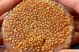 为什么你做的麻将烧饼没有层次，口感发黏，没有外面卖的好吃呢，今天我就把详细做法分享给你#麻酱烧饼#发面视频封面