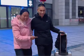 当兵的弟弟退伍回老家，姐姐盼星星盼月亮，终于等到这一天！视频封面