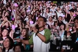 周杰伦三亚演唱会点歌环节超嗨，看台的观众也被照顾到，来自上海的一家三口点歌《牛仔很忙》。#周杰伦三亚演唱会视频封面