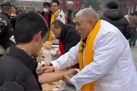 郑州老中医尚飞携弟子20多人，在药王孙思邈故乡义诊#中医 #义诊视频封面