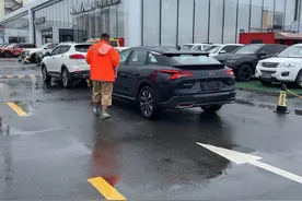 落完户了，凡尔赛C5X势不凡极夜蓝。#凡尔赛C5X #凡尔赛C5X势不凡视频封面