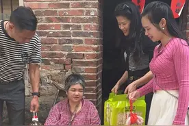 世间的美好就是一个个小小的善举构成的，只要人人都献出一点爱，这个世间将变得更加美好💕💕💕#传递正能量 #大家都爱汾酒 #公益正能量视频封面