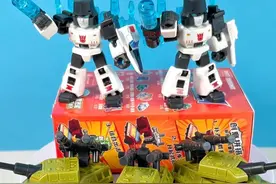 发现一整盒不一样的布鲁可变形金刚星辰版第四弹。 发现一整盒特重的布鲁可变形金刚星辰版第四弹。前四个盲盒就开出九个角色，这么逆天的幸运？#变形金刚玩具 #布鲁可变形金刚星辰版第四弹 #布鲁可积木人 #玩具视频 #变形金刚盲盒