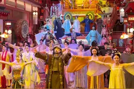 穿越古今感受大唐闹市，一秒入唐，尽享唐风唐韵，来西安必打卡沉侵式唐文化主题街区#长安十二时辰主题街区 #旅行大玩家 #西安旅游攻略视频封面