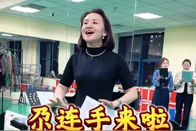 今天又唱起了尕连手，也是传统花儿曲令（拉拉令），宁夏这边也称：骑上毛驴赶上牛，脑补想象了一下评论区的热闹哈哈，回想起来前段时间发了一条关于尕连手视频的争论不休，想想，有争论也是好的，这样问题才能得到解答，花儿也会得到更好的传播，你们说是吧#撒丽娜#真人真唱 #非遗传承#课堂随拍 #炙热计划