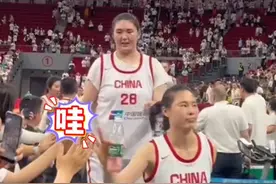 2米26！世界女篮第一高度，18岁张子宇国家队首秀与队友大胜波黑。视频封面