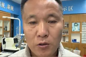 在团聚的时刻，三个曾被拐的宝贝齐聚一堂。熟悉的旋律响起，他们同声唱着《世上只有妈妈好》。歌声里，有委屈、有喜悦、更有对家深深眷恋。陈奇奇回家了，他是主动出来找家的宝贝。这是所有被拐宝贝家庭多年努力的一个战果。我想向所有被拐的宝贝呼唤，外面再好，永远没有亲生父母对你的爱深沉，妈妈的胸怀永远是你最温暖的港湾。愿更多被拐的宝贝，能听见心底回家的呼唤，勇敢迈出寻家脚步。因为，世上唯有家，能给予最真的爱与安宁。#杜小华 #杜后琪 #杜小华寻子之路 #亲爱的原型只剩杜小华未找到孩子 @寻亲成功陈奇奇 @彭聪聪 @雷小飞（郴州）视频封面