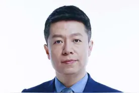 遛狗不栓绳就是违法！#狗和主人必须尽快绳之以法 #抖来普法2023 #叔凡说法