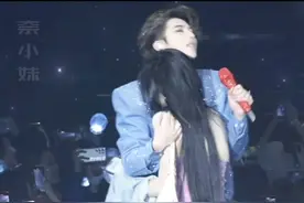 #蔡徐坤 给梦女一个家 泰国演唱会和粉丝互动太梦幻了🥰🥰🥰视频封面