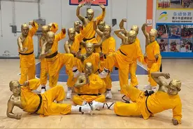 世纪大战 @战神7 我爸@小包老师😇 小包老师@二烟 导演@迪锥美羊羊 道具老师#伊瑟 #伊瑟公测