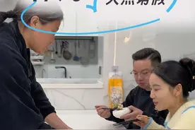 今天红姐突然要请假外出，没想到她居然是去做这些事…#反转剧情 #保姆阿姨视频封面
