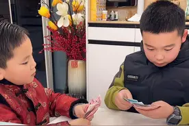一定要看到视频最后，什么叫螳螂捕蝉，黄雀在后，话说你们孩子的压岁钱到底归谁管，我要不要考虑还给大宝让他自己保管#小孩压岁钱不好骗呀 @果果妈好物分享（每天中午12点直播）视频封面