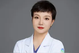 大便黑（黑便）是什么原因？ 大便黑一定是消化道出血吗？ 吃什么食物大便颜色会发黑？ 吃药会导致黑便吗？ 大便黑需要到医院去看吗？#医学科普 #医学科普仅供参考如有不适请线下就医视频封面