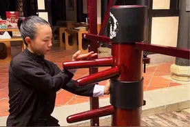 一招一式干净利落，行云流水，太飒气了！#感受中华武术的魅力 #木人桩 #一套动作行云流水 #国风 #莆田黄岩武术