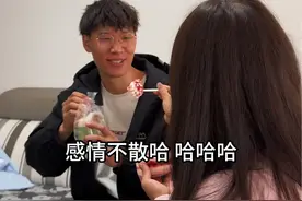 @粥粥🍰吃罐罐 上盼下盼，左盼右盼，小顾终于来啦，哦耶#异地恋奔现 #吃货男友视频封面