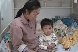 大晚上不睡觉，两个亲亲就把奶奶哄得团团转#萌娃日常视频封面