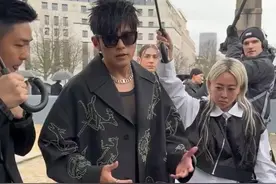 周杰伦出现了！迪奥男装时尚大秀！马上开始！视频封面