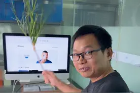 美版16ProMAX信号到底怎么样？ 5 K多一丢丢的 16PM 是不是真的有传说中那么好！！ 我们现场实测。 有正在用的兄弟们  吐槽一下！！ 不要担心丢面 真实评论！。华强北千万 负翁：你马哥  也是用的卡贴机！！ #苹果16promax #美版iphone #果匠