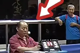 想不到乒乓球裁判也是个高危职业，被球拍砸头被乒乓球爆头视频封面