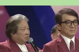 #成龙 发文纪念元家班成立65周年，文中透露七小福之一的#元奎 已经离世，不知不觉中他们真的已经老了，陪伴了几代人的青春回忆#元奎离世视频封面