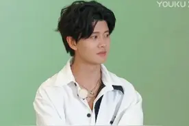 这…真的是，不能讲英语，可以讲方言，哈哈哈😄😄#任嘉伦视频封面