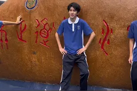 当我拍毕业照🎓被嫌弃太高了 #初中生 #肖添仁 #09 #毕业季 #毕业照