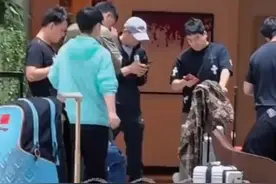 哈哈，转半天就为这口吃的，笑死人了 莎宝👍✌😄 #每日一笑视频封面