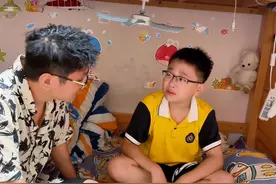 做父亲要学会给孩子道歉，其实孩子只是关心你！ #父子 #游戏 #逆战烧饼哥