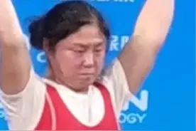 朝鲜包揽全部金牌！中国女举教练王国新：目前一块金牌没拿到心里很不爽！#举重夺冠 #比赛 #亚运会 #王国新视频封面