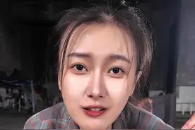 我的剧组同事好像都知道我是一个与众不同的女演员 #拍戏现场 #盒饭 #吃货日常视频封面